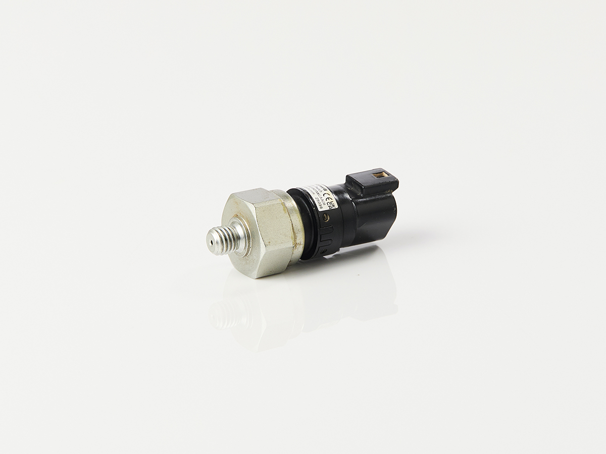 An image showing the front view of Oil Pressure Switch (Part 320/E9744)