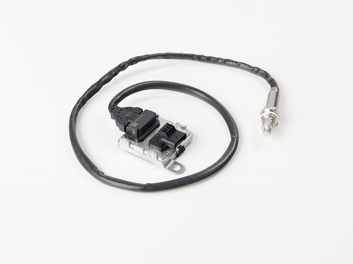 An image showing the front view of SCR NOx Sensor (Part 400/S8768)
